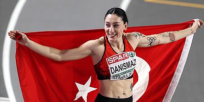 Milli atlet Tuğba Danışmaz, üç adım atlamada Türkiye rekoru kırarak Avrupa şampiyonu oldu