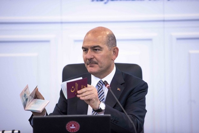 Yerli pasaport ve yeni sürücü belgesi tanıtıldı