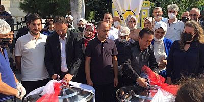 Ak Parti Aşure’nin Bereketini Tuzla’da Vatandaşla Paylaştı