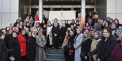 AK Parti'li kadınlardan, 8 Mart Dünya Kadınlar Günü dolayısıyla depremzedelere mutfak seti desteği