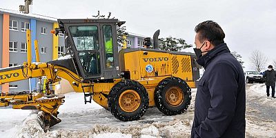 Ana Arterde Saatlerce Mahsur Kalan Araçları Tuzla Belediyesi Ekipleri Kurtardı
