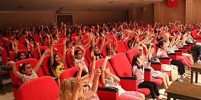 Başkan Yazıcı’dan, Karadeniz’deki 11 Şehrin Çocuklarına Karne Hediyesi