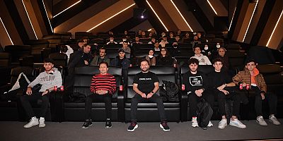 Başkan Yazıcı, Gençlerle Birlikte İzlediği MATRİX Filmini Yorumladı