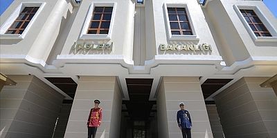 Bazı emekli amirallerin bildirisine destek veren TESUD Yönetim Kurulu Başkanı ve yöneticileri görevden uzaklaştırıldı