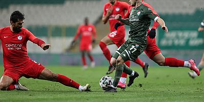 Bursa'da Kar yağışı altında oynanan maçta gol sesi çıkmadı 