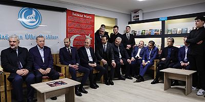 Cumhurbaşkanı Erdoğan, Bağcılar Ülkü Ocakları'nı ziyaret etti