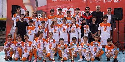 Cumhuriyetin 100’üncü yılına özel Tuzla’da 300 genç koştu