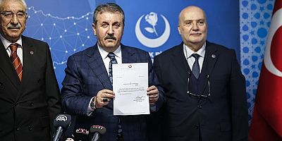 Destici, Cumhurbaşkanı Erdoğan'ın cumhurbaşkanlığı adaylığı için partisinin verdiği kararı imzaladı