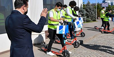 Gençlerden 65 Yaş Üstü Büyüklere Sürpriz Bayram Ziyaret