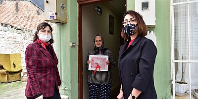 Tuzlalı Şehit Ailelerine Çanakkale Zaferi Dolayısıyla Bayrak Dağıtımı Yapıldı