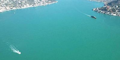 Görenler şaştı kaldı! İstanbul Boğazı'nın rengi değişti