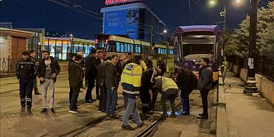 Kabataş-Bağcılar hattında tramvay raydan çıktı, seferler aksadı