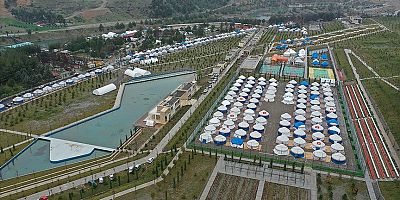 Kahramanmaraş'ta depremlerin izlerinin silinmesi için devlet millet işbirliğiyle çalışmalar sürüyor