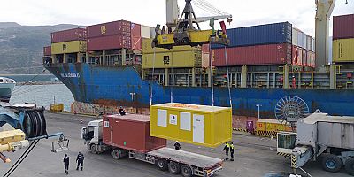 Katar'dan İskenderun'a 522 yaşam konteyneri daha geldi