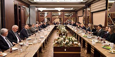 MHP Genel Başkanı Bahçeli, partisinin milletvekilleriyle yemekte bir araya geldi