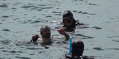 Müsilajdan Arındırılan Tuzla Denizinde Dalgıçların Çay Keyfi