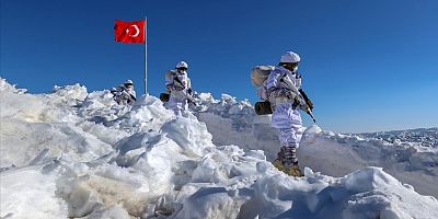 Sınırın karlı dağlarında teröristlere nefes aldırmıyorlar