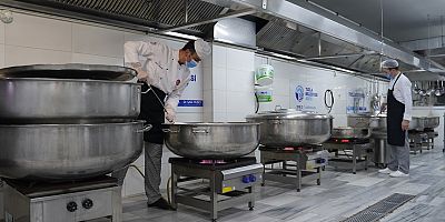 Tuzla Belediyesi Aşevi’nde Ramazan Mesaisi 