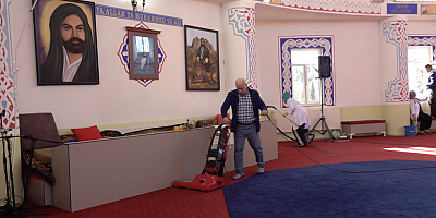 Tuzla Belediyesi, ibadethaneleri çok fonksiyonlu araçlarla temizliyor