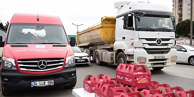 Tuzla Belediyesi’nden İftar Saatinde Yolda Olan İstanbullulara İftarlık
