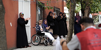 Tuzla’da 19 yaşındaki Semanur’un akülü arabası evinde teslim edildi