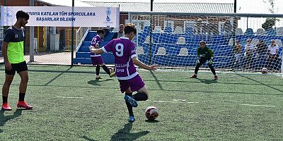 Tuzla’da 30 Ağustos Zafer Bayramı’na Özel Kadınlar Futbol Turnuvası Düzenlendi