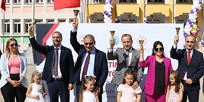 Tuzla'da 4 Bin Öğretmenle, 63 Bin Öğrenci İçin İlk Ders Zili Çaldı