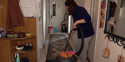 Tuzla’da gereksinim duyan vatandaşların evleri düzenli olarak temizleniyor