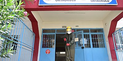 Okullar Özel Madde İle Yıkanıyor