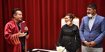 Tuzla’da Oturan 2 Çocuklu Roman Çiftin Nikâhını Tuzla Belediye Başkanı Dr. Şadi Yazıcı Kıydı