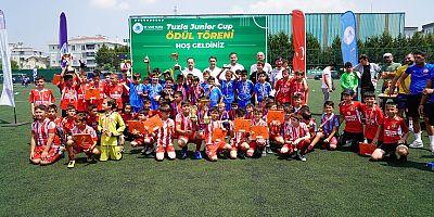 ‘Tuzla Junior Cup Futbol Turnuvası’ Kıyasıya Rekabete Ev Sahipliği Yaptı