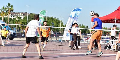 Tuzlalı Sporseverler Ayak Tenisi Turnuvasında Bir Araya Geldi