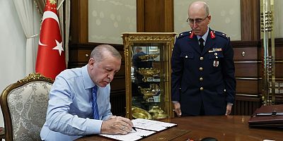 YAŞ kararları açıklandı: 17 general ve amiral bir üst rütbeye 56 albay ise general ve amiralliğe yükseltildi