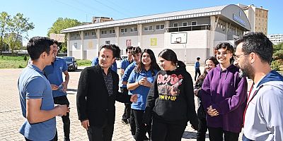 Yeni Nesil Fena! Belediye Başkanını Bulmuşken Okullarındaki Eksiği Bizzat Aktardılar